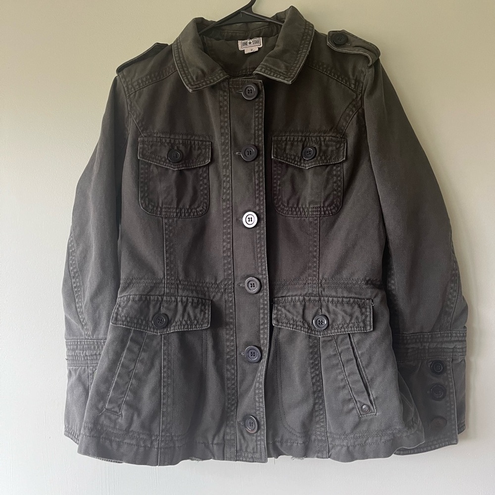 Women’s Converse Army green Jacket. jacket perfect for fall/spring size M